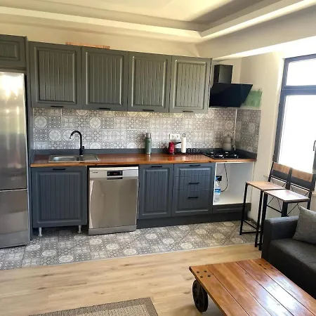 Spacious And Modern With A View Διαμέρισμα *